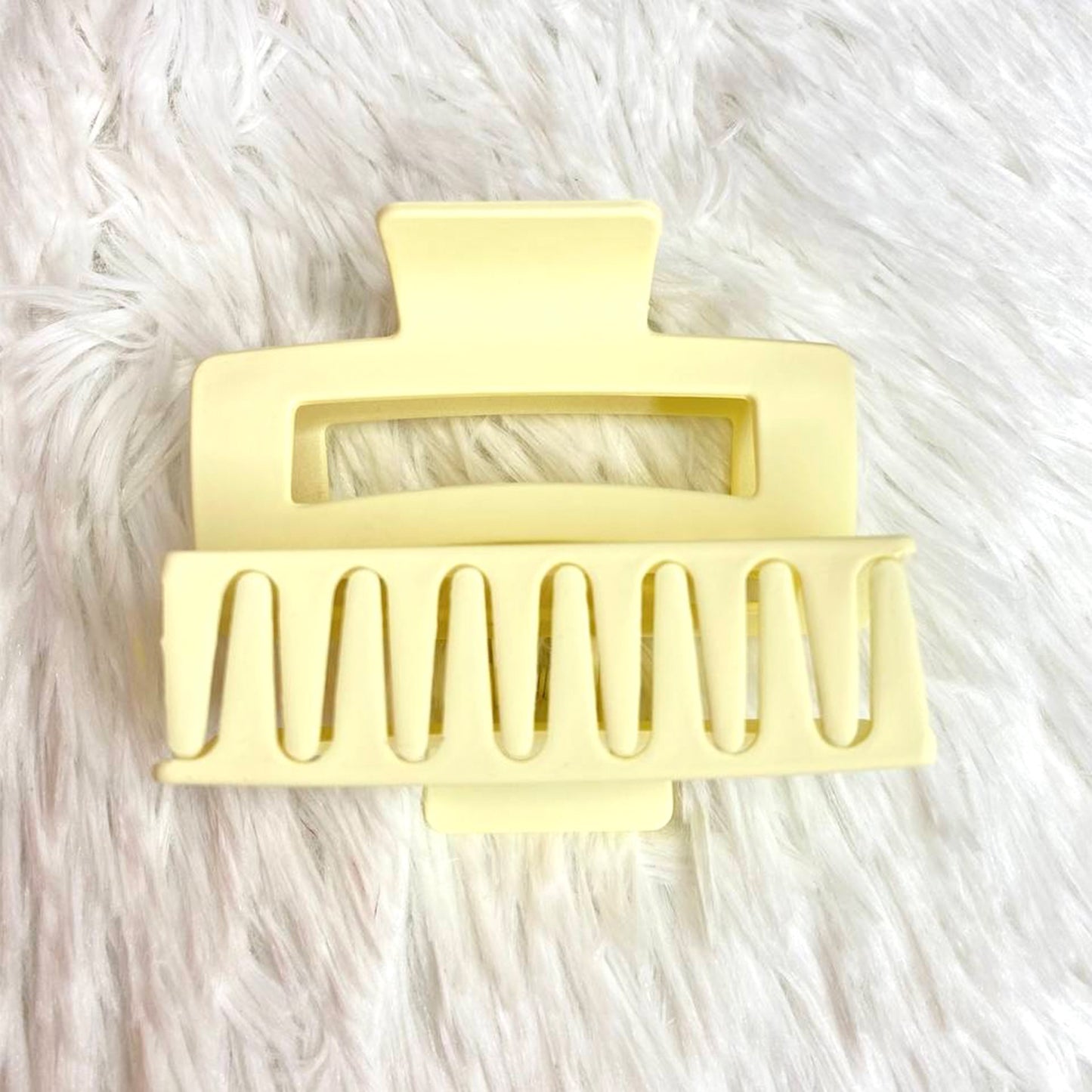 Acrylic Hair Clip - Vanilla