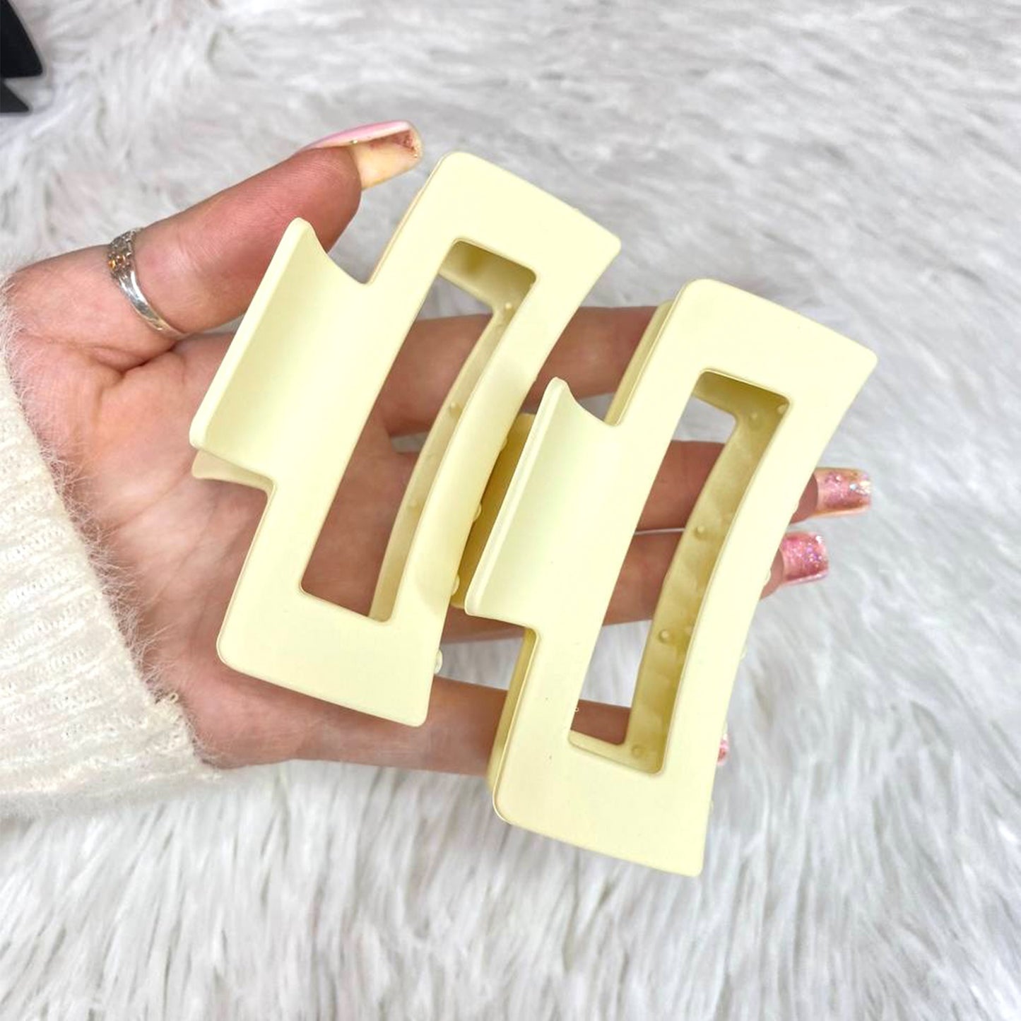 Acrylic Hair Clip - Vanilla